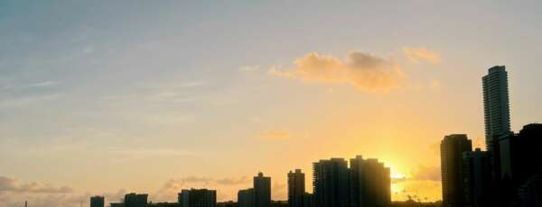 A previsão do tempo aponta ainda céu variando de parcialmente nublado a sem nuvens em todas as macrorregiões do estado. (FOTO: Rebeca Pinheiro)