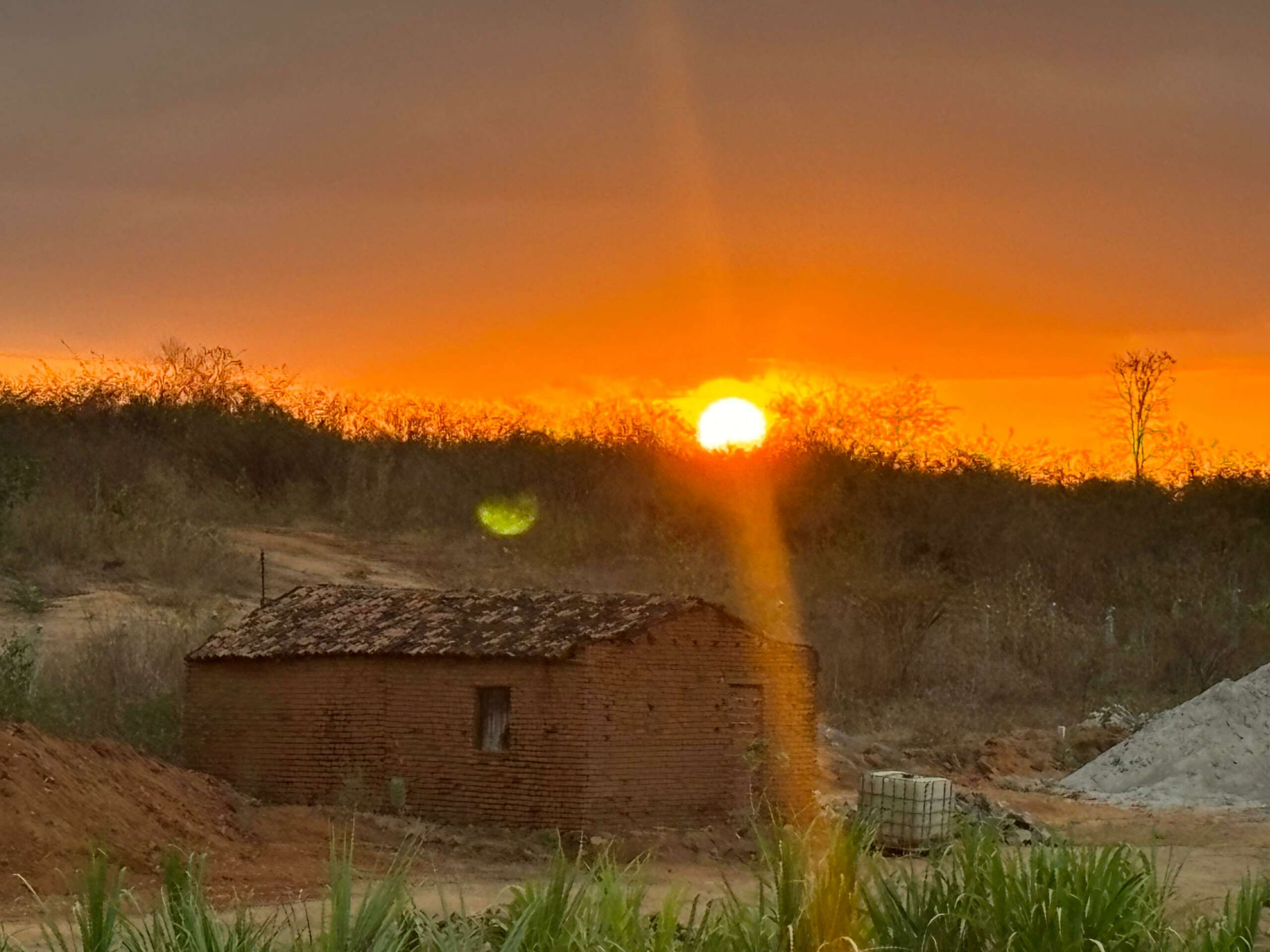 O cenário de escassez de chuvas, que é típico deste ano, segue colaborando para temperaturas mais elevadas (FOTO: Marciel Bezerra)