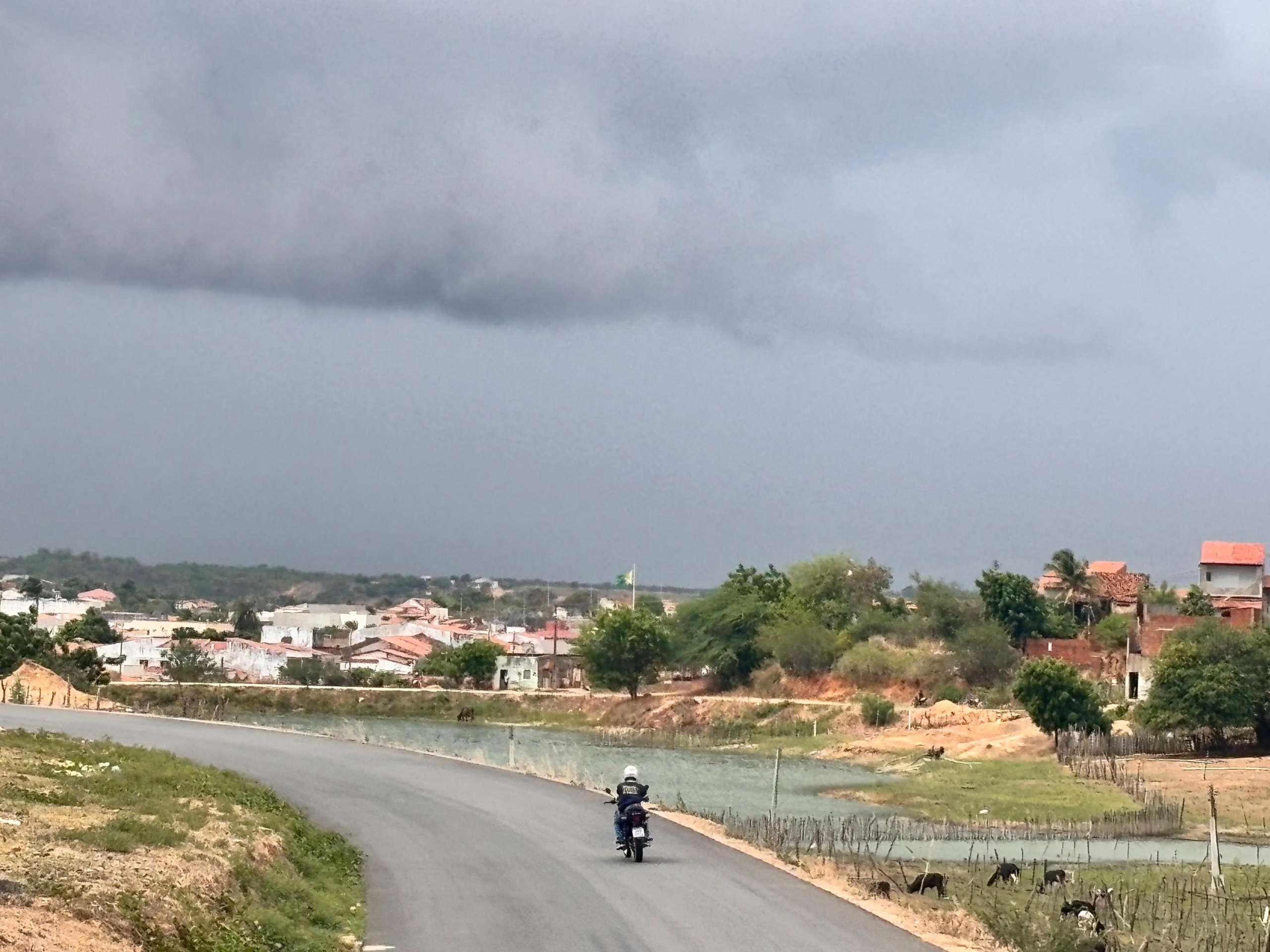 Para esta quarta-feira (15), ainda é esperado o predomínio de céu nublado com ocorrência de chuvas em todas as macrorregiões do estado (FOTO: Marciel Bezerra)